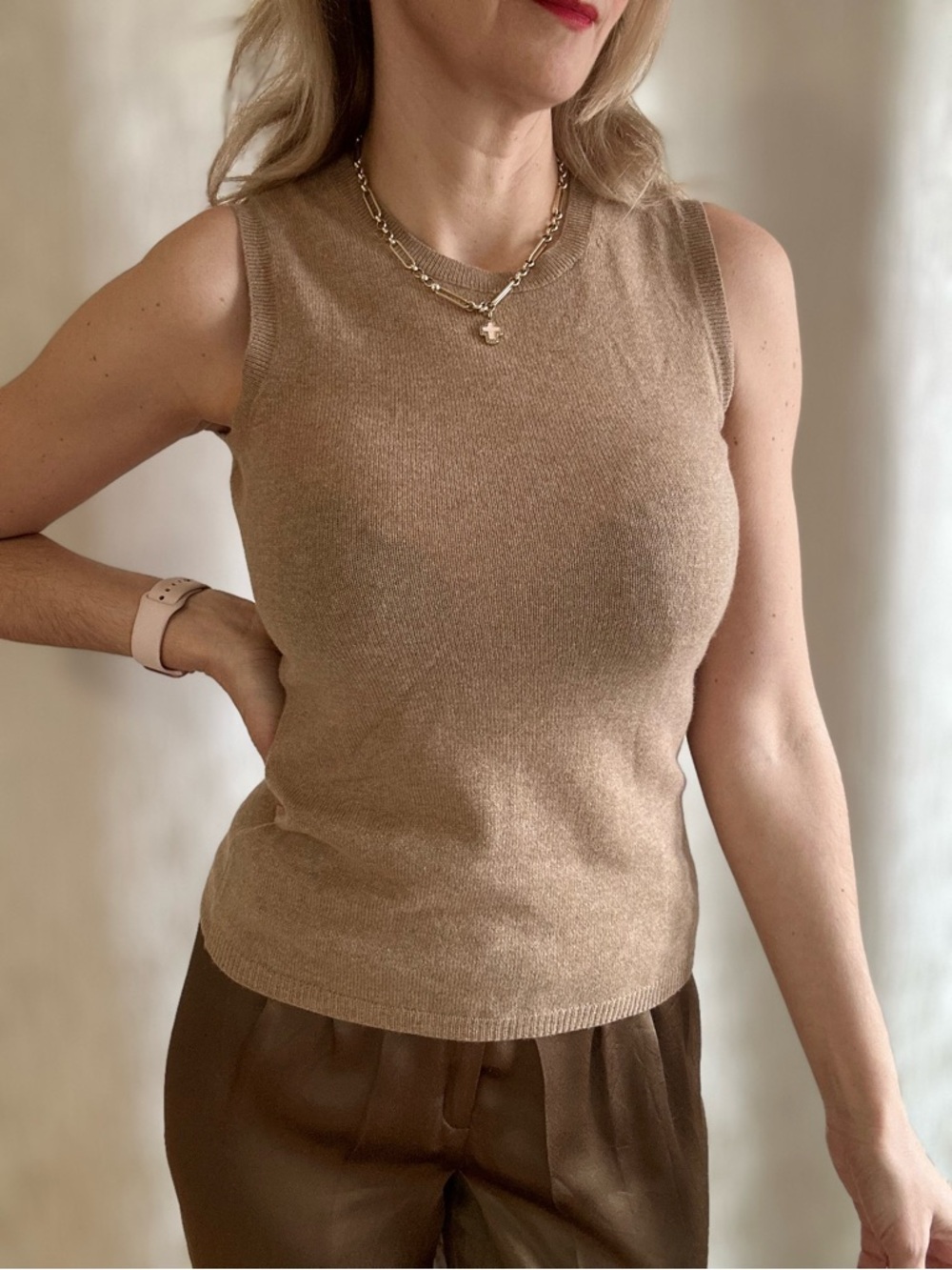 Classic Holt Renfrew cashmere Sleeveless Knit Tank Top in Camel